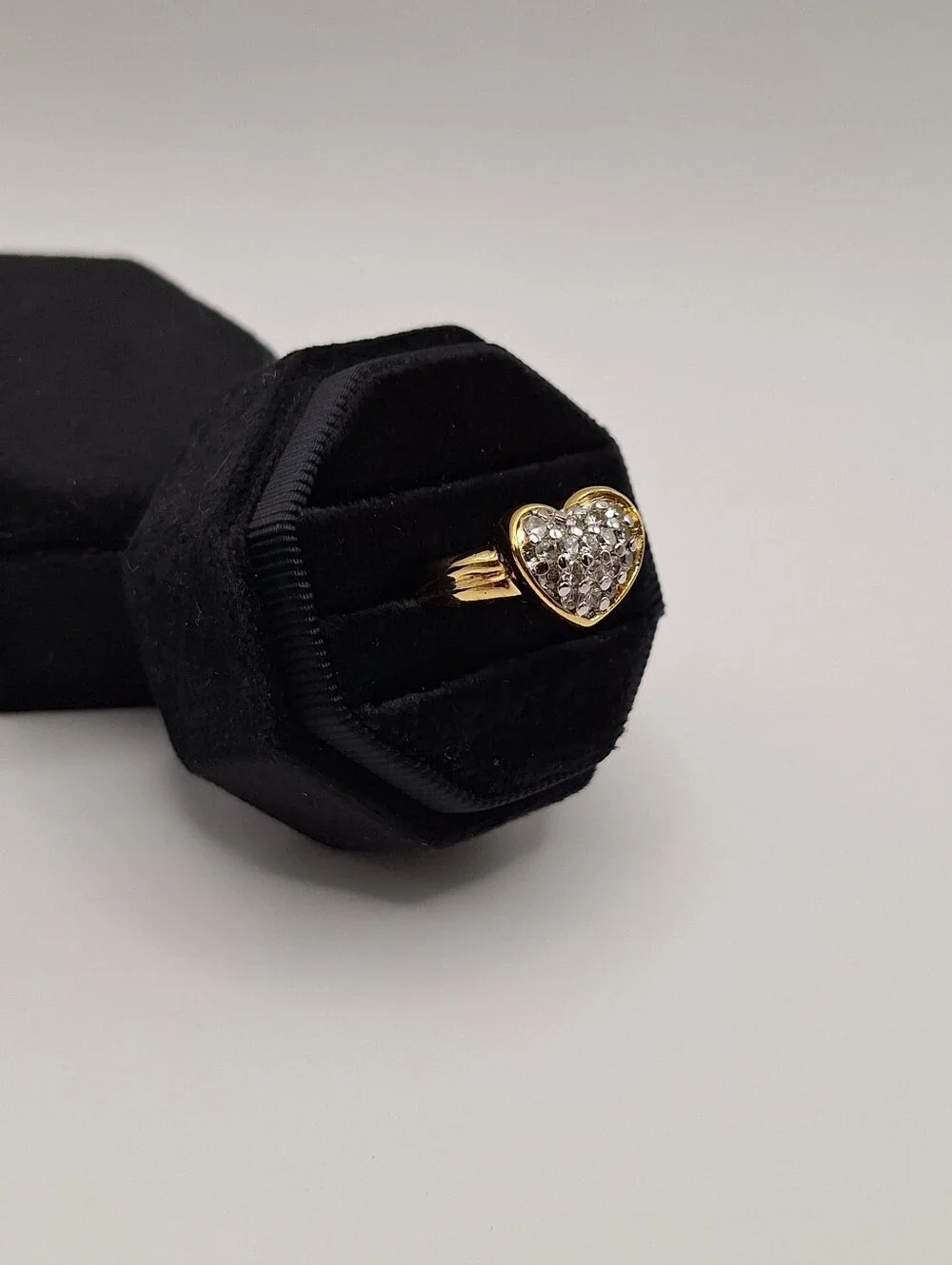 Made w/ Swarovski Crystals Pavé Heart Gold Tone Ring Size 8 New